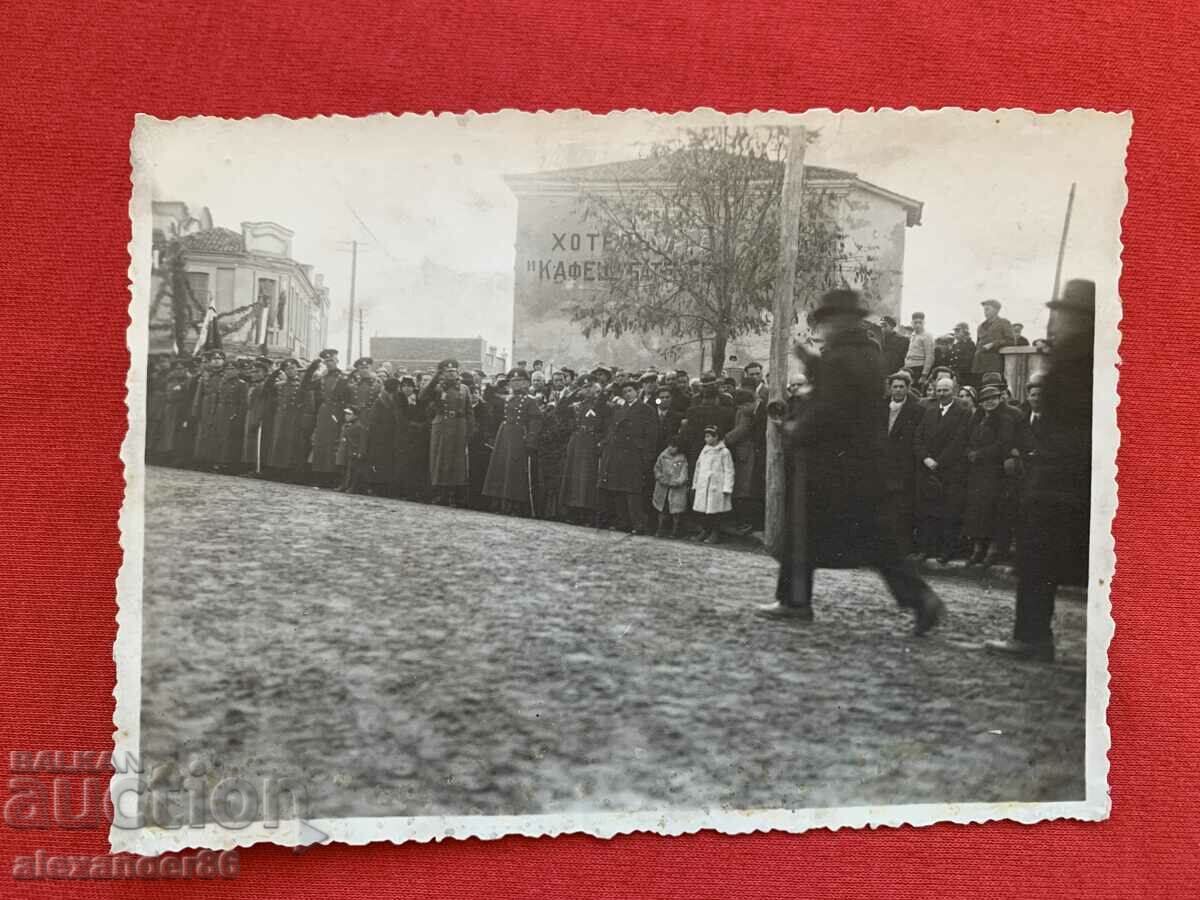 Ofițerii de rezervă marșează veche fotografie