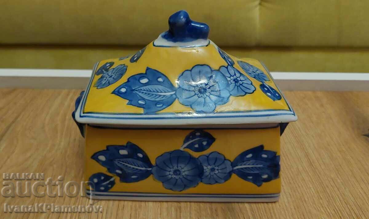 Box porcelain for collectors with price 25.00 BGN | € 12.78 Box porcelain for collectors with price 25.00 BGN | € 12.78