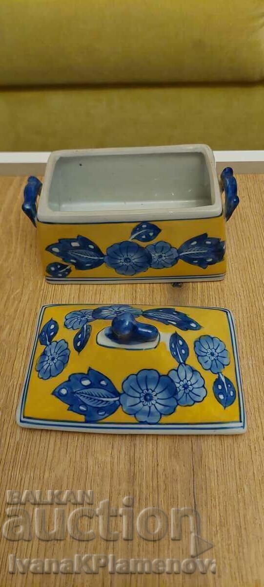 Livrarea Cutie porțelan pentru colecționari Livrarea Cutie porțelan pentru colecționari