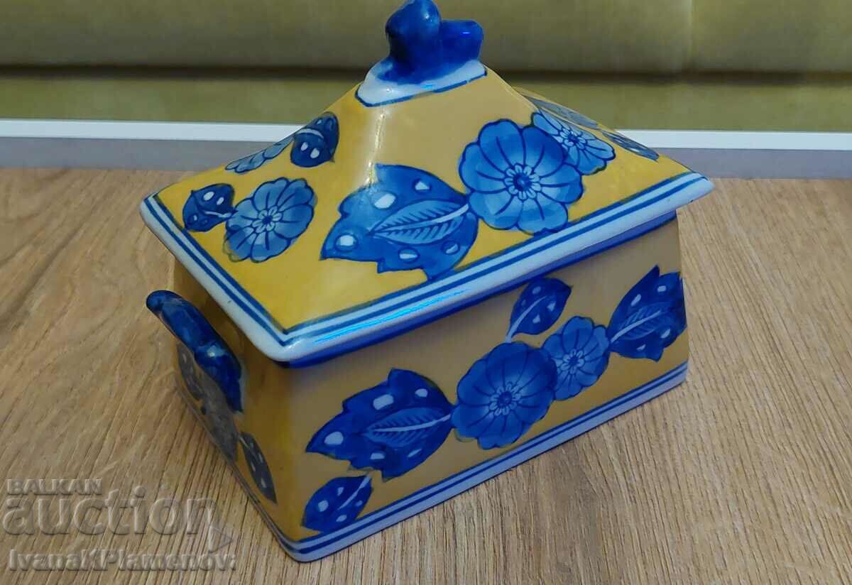 Box porcelain for collectors