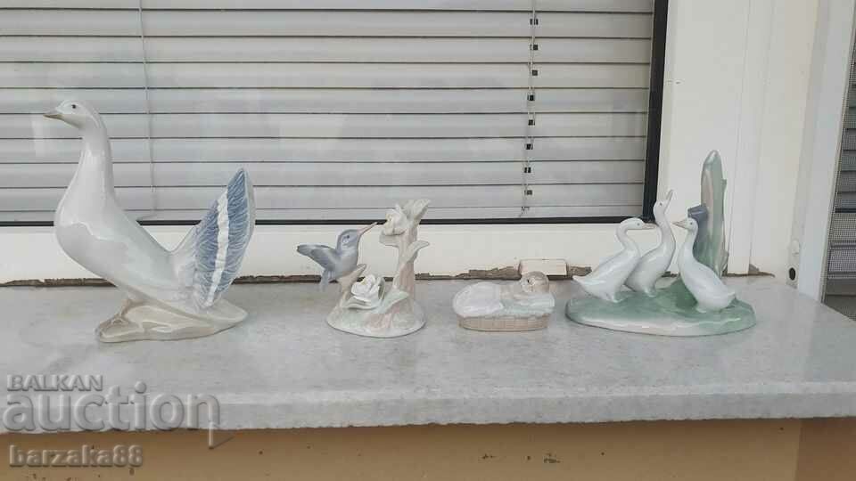 4 pcs. Porcelain Figures Figure