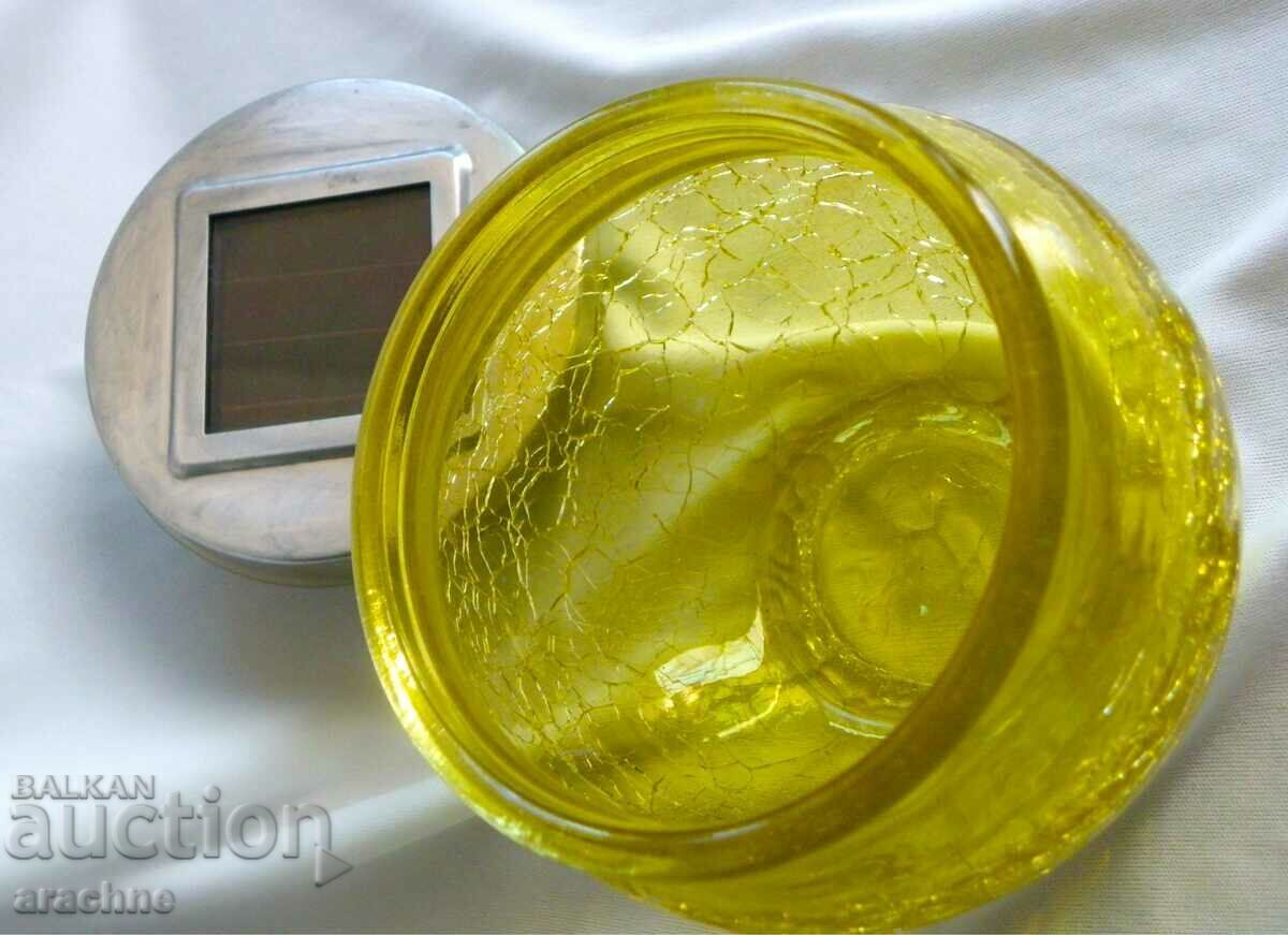 Borcan britanic rar, cu lumină, din sticlă "crăpată", cu senzor cu preț 40.00 BGN | € 20.45 Borcan britanic rar, cu lumină, din sticlă "crăpată", cu senzor cu preț 40.00 BGN | € 20.45