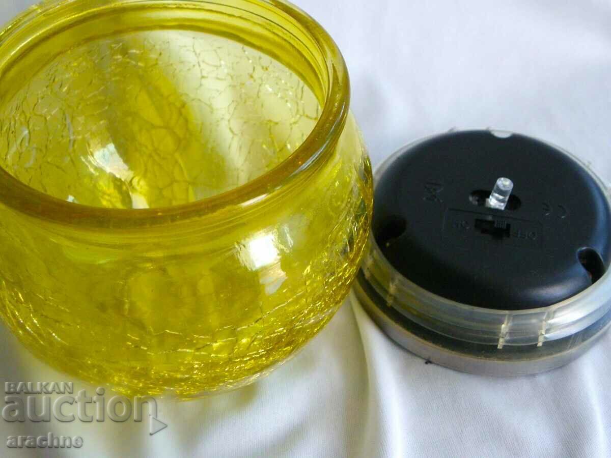 Licitație Borcan britanic rar, cu lumină, din sticlă "crăpată", cu senzor Licitație Borcan britanic rar, cu lumină, din sticlă "crăpată", cu senzor