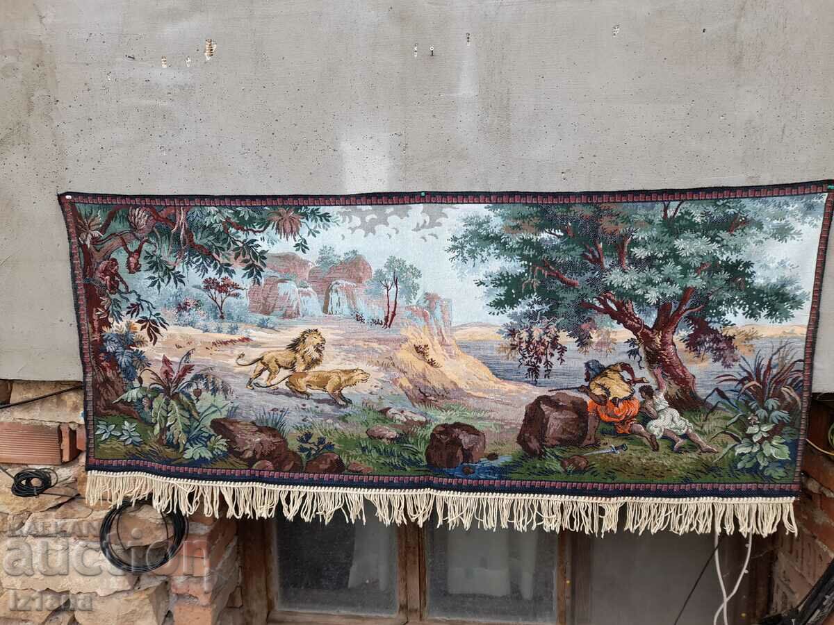 Covor antic, tapet cu preț 95.00 BGN | € 48.57 Covor antic, tapet cu preț 95.00 BGN | € 48.57