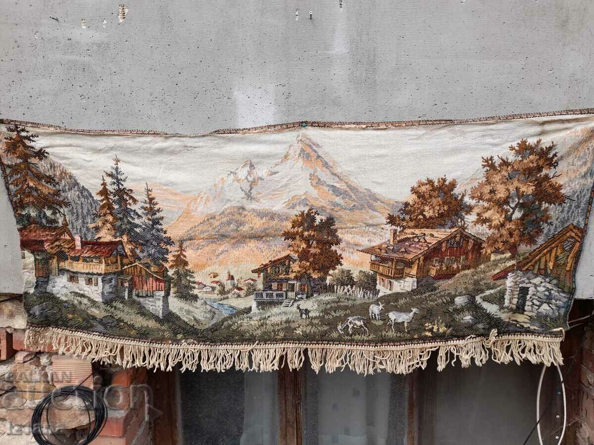 Covor antic, tapet cu preț 75.00 BGN | € 38.35 Covor antic, tapet cu preț 75.00 BGN | € 38.35