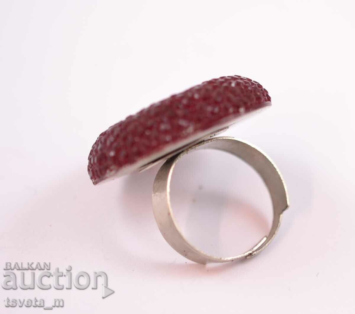 Auction Women's resizing ring Auction Women's resizing ring