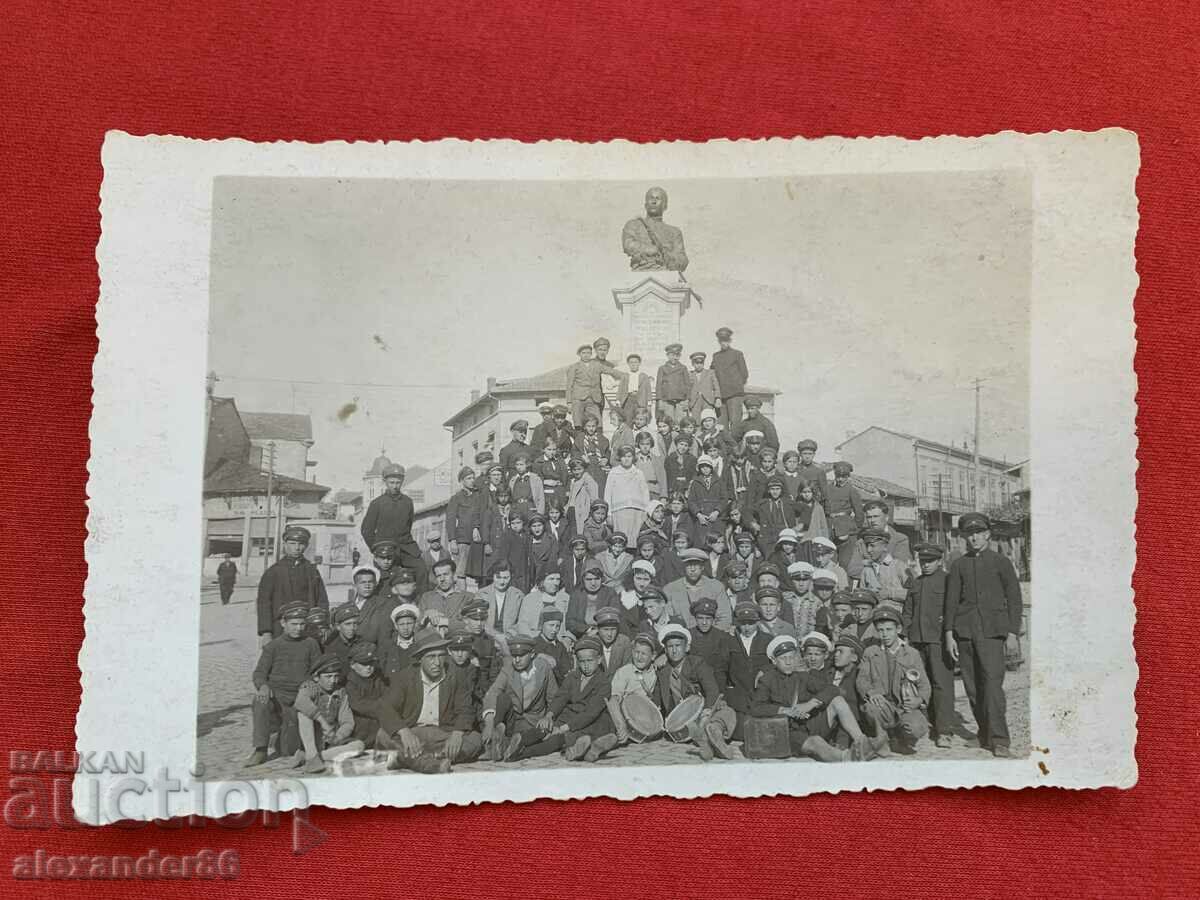 Monumentul lui Georgi Izmirliev Gorna Oryahovitsa 1933