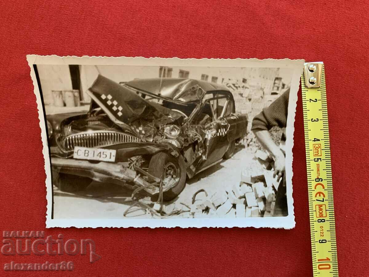 Auction Volga taxi crash 1968 old photo Auction Volga taxi crash 1968 old photo