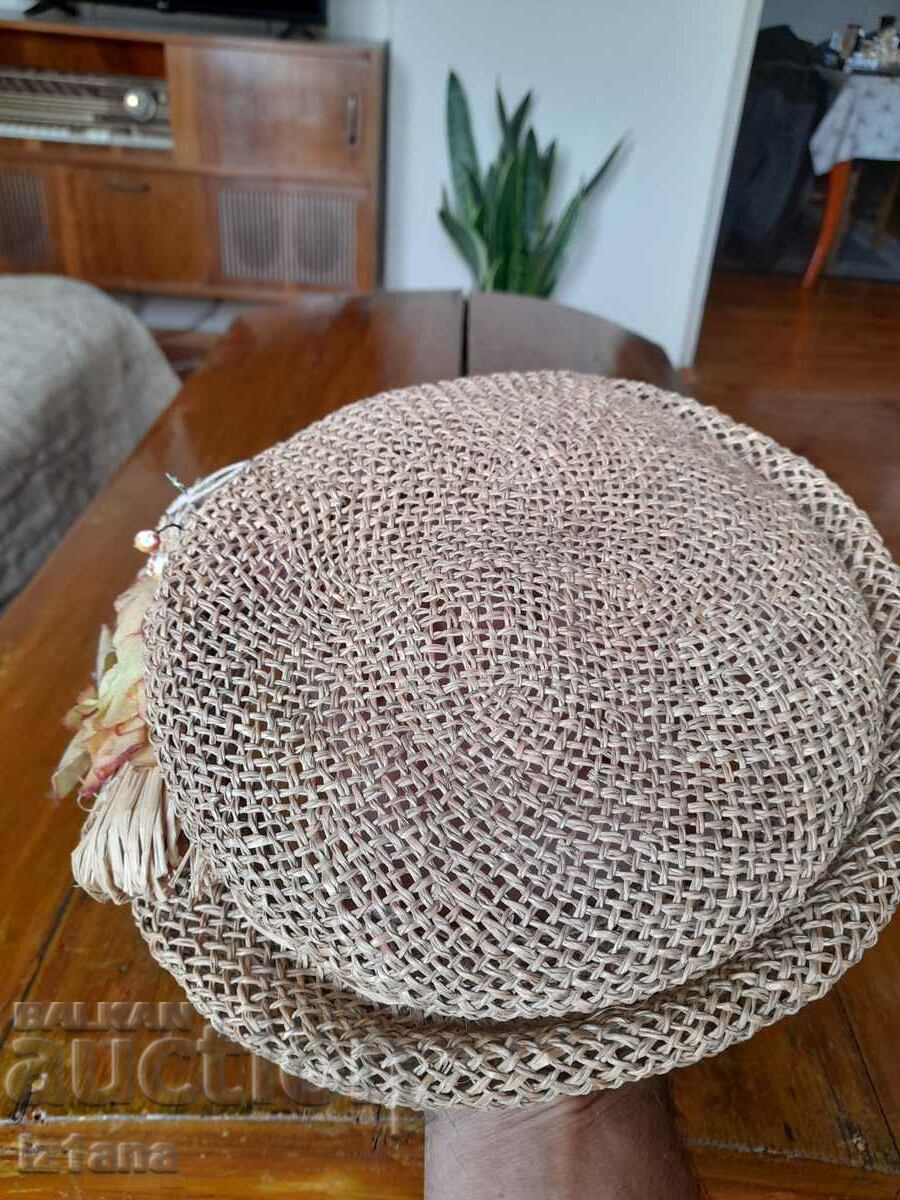 Auction  Old ladies hat