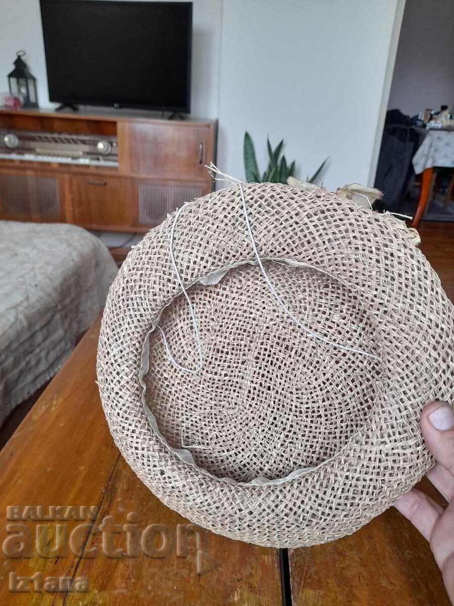 Delivery of Old ladies hat