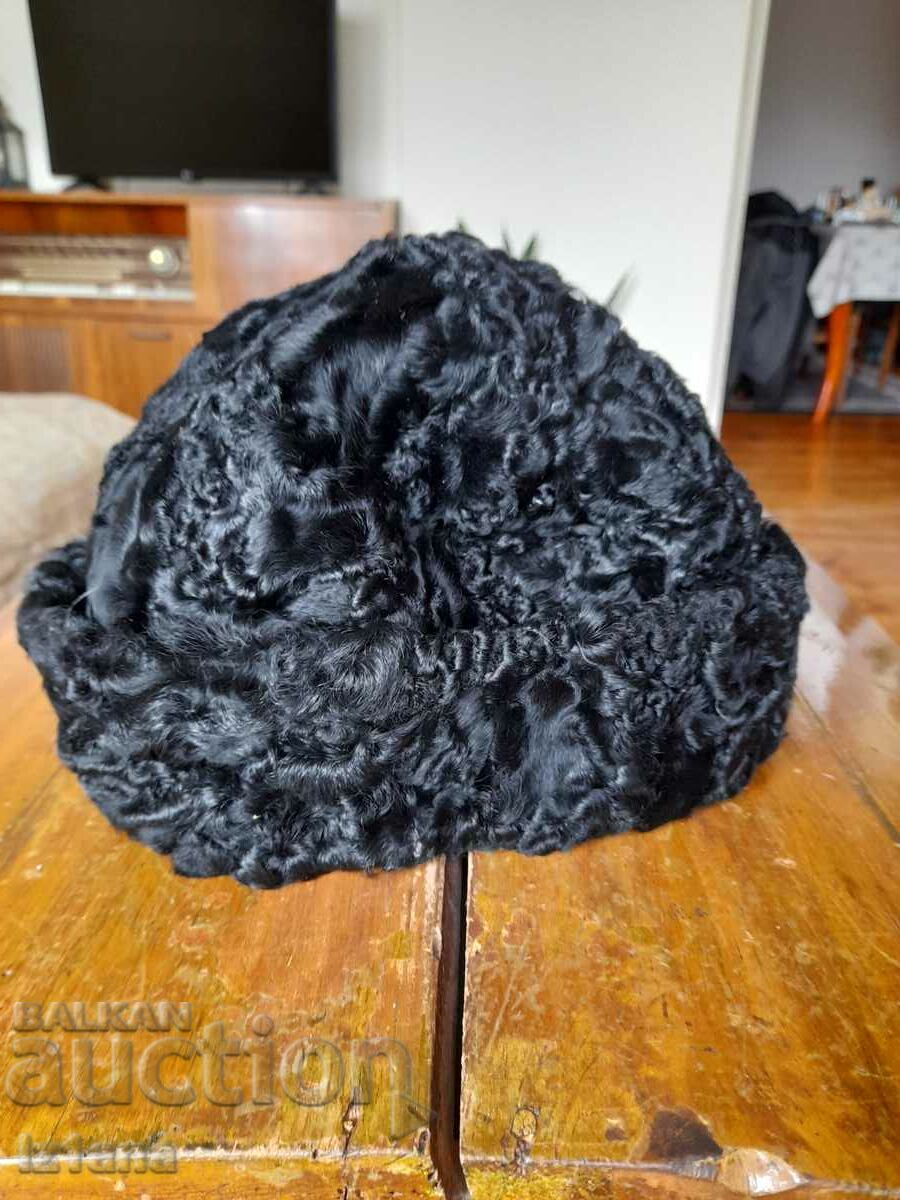 Old hat, cap with price 75.00 BGN | € 38.35 Old hat, cap with price 75.00 BGN | € 38.35