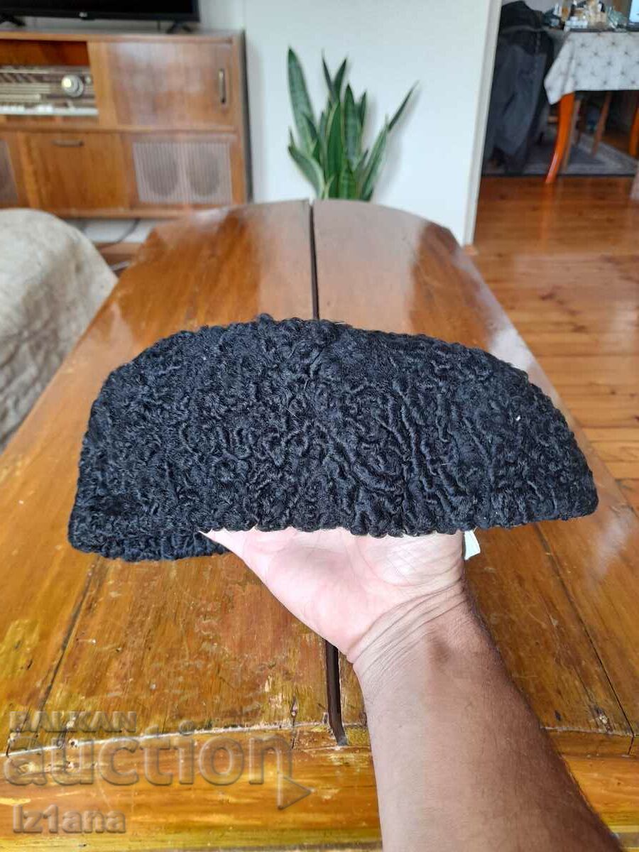 Old ladies hat with price 65.00 BGN | € 33.23 Old ladies hat with price 65.00 BGN | € 33.23