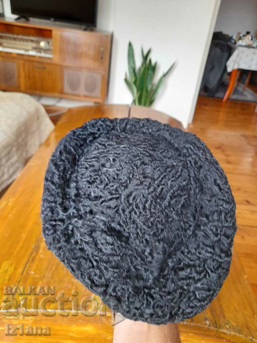 Delivery of Old ladies hat Delivery of Old ladies hat