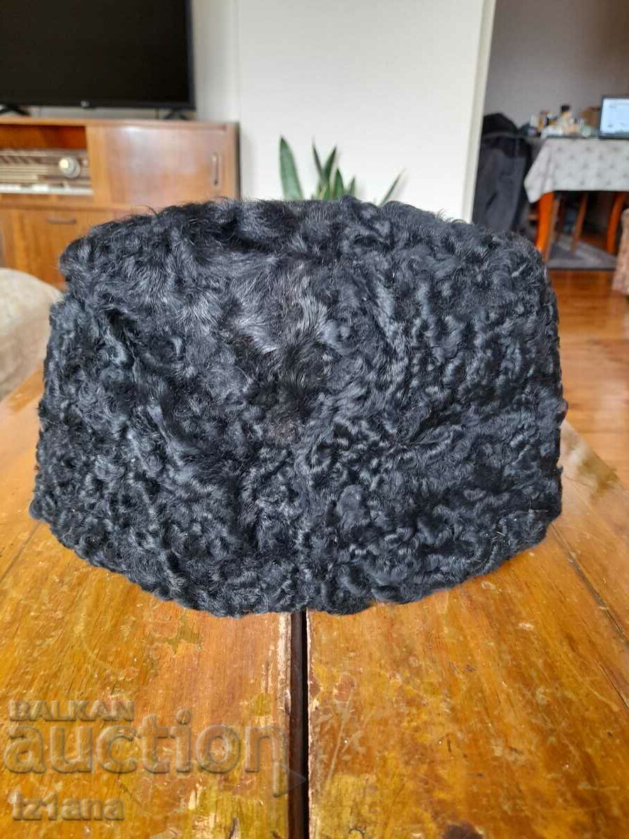 Pălărie veche, șapcă cu preț 120.00 BGN | € 61.36 Pălărie veche, șapcă cu preț 120.00 BGN | € 61.36