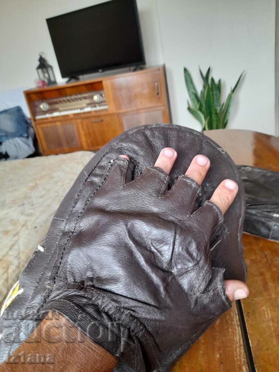 Auction Old boxing, sparring gloves Auction Old boxing, sparring gloves