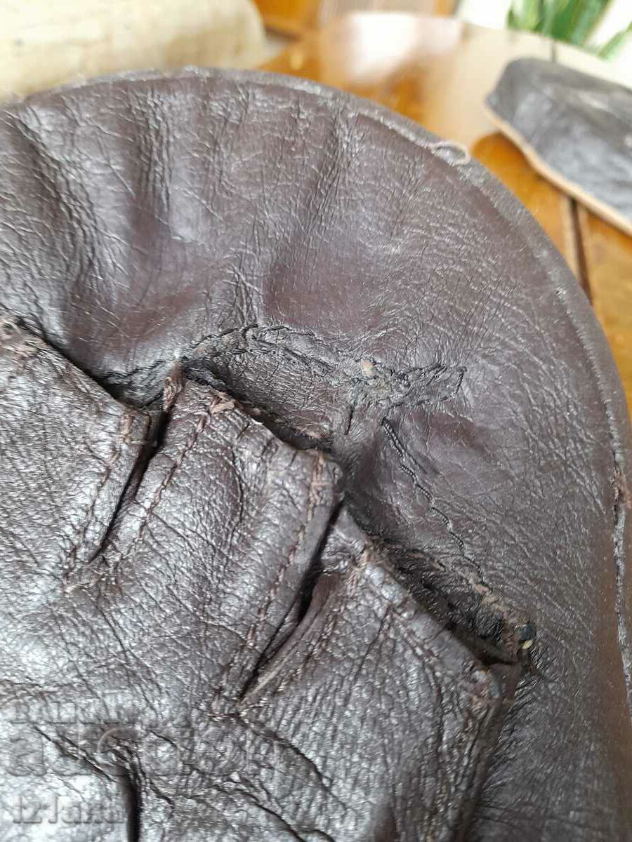 Delivery of Old boxing, sparring gloves Delivery of Old boxing, sparring gloves