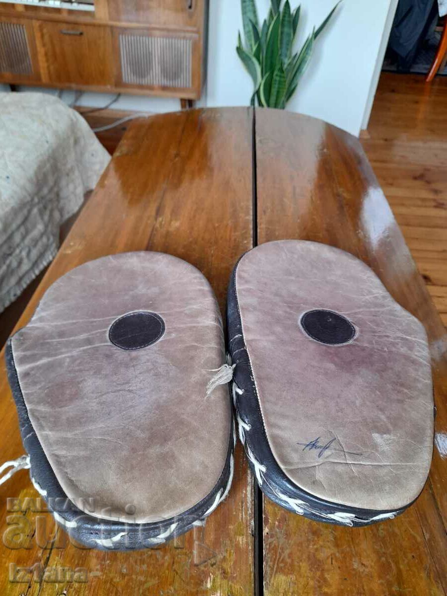 Old boxing, sparring gloves - 6 Old boxing, sparring gloves - 6