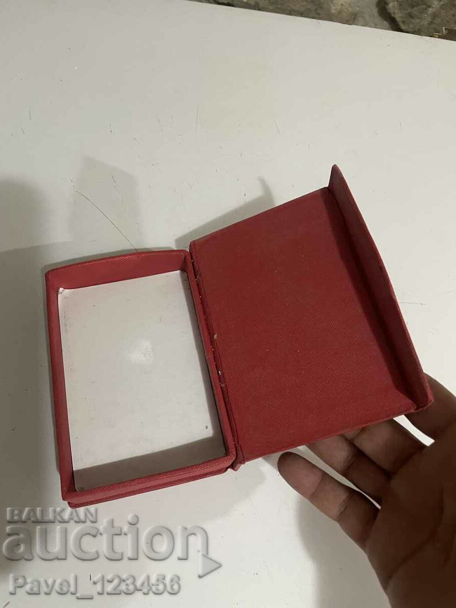 Кутия-картонена с цена 4.99 лв. | € 2.55 Кутия-картонена с цена 4.99 лв. | € 2.55