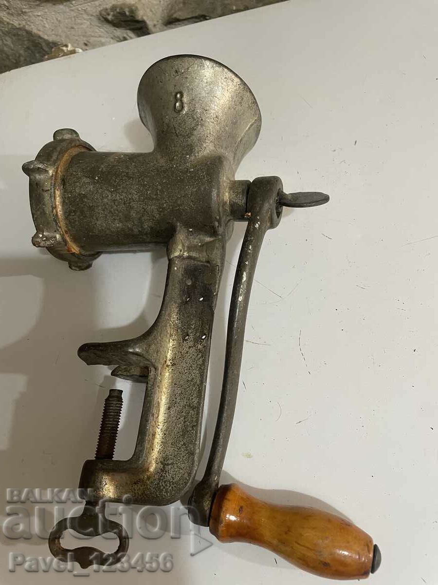 Ένας τεράστιος παλιός μύλος κρέατος - 5