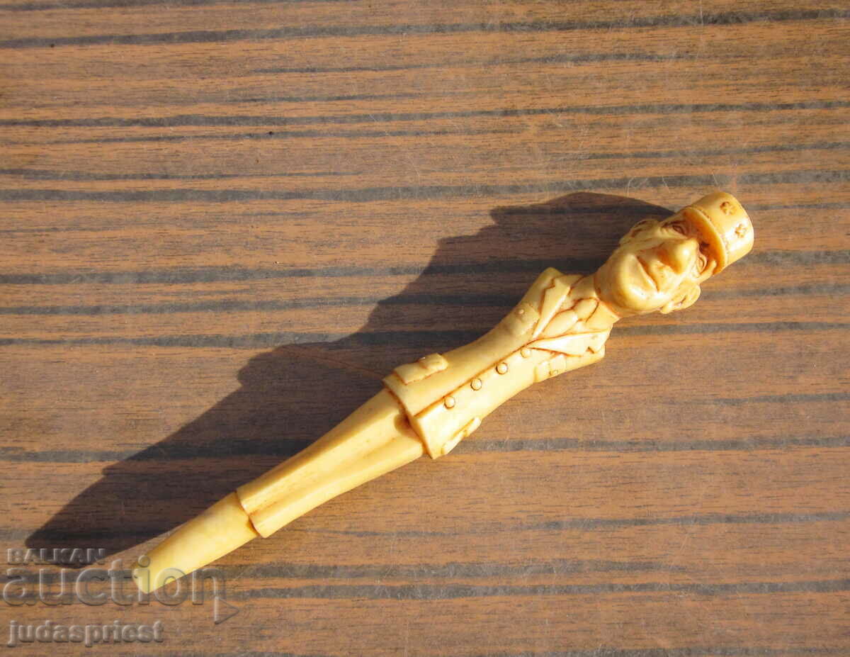 Auction French military themed pen with General de Gaulle Auction French military themed pen with General de Gaulle