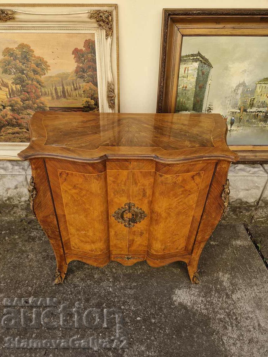 Beautiful antique chest of drawers