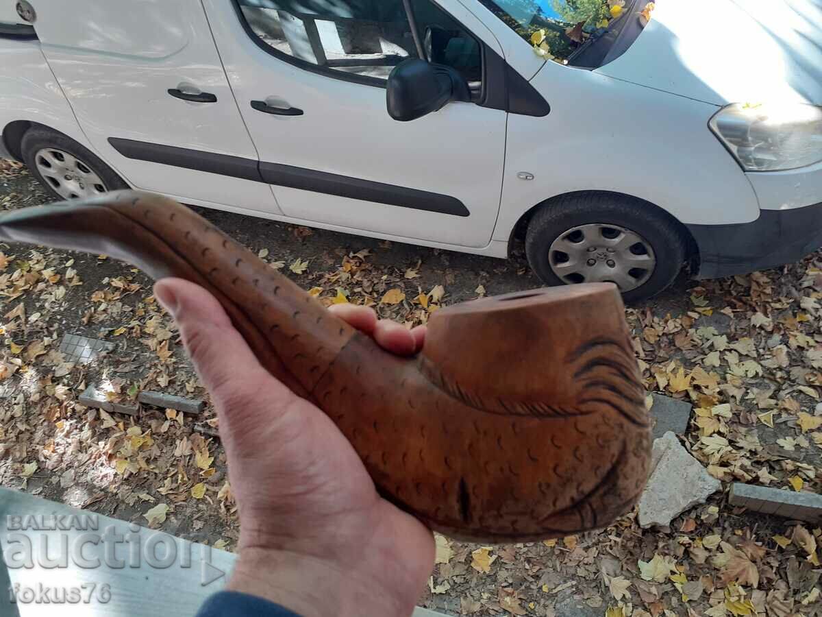 Uriașă țeavă veche din lemn - Unică cu preț 170.00 BGN | € 86.92