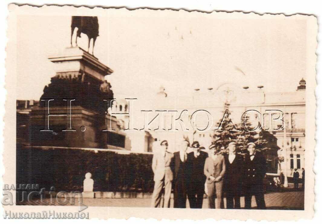 1933 SMALL OLD PHOTO OF SOFIA IN FRONT OF THE NATIONAL ASSEMBLY D140