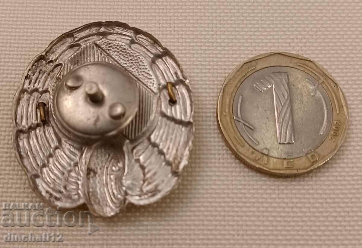 Шофьор на военен автомобил - Auto Moto с цена 35.00 лв. | € 17.90