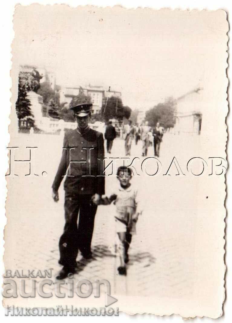 1938 LITTLE OLD PHOTO SOFIA TWO ON A WALK D143