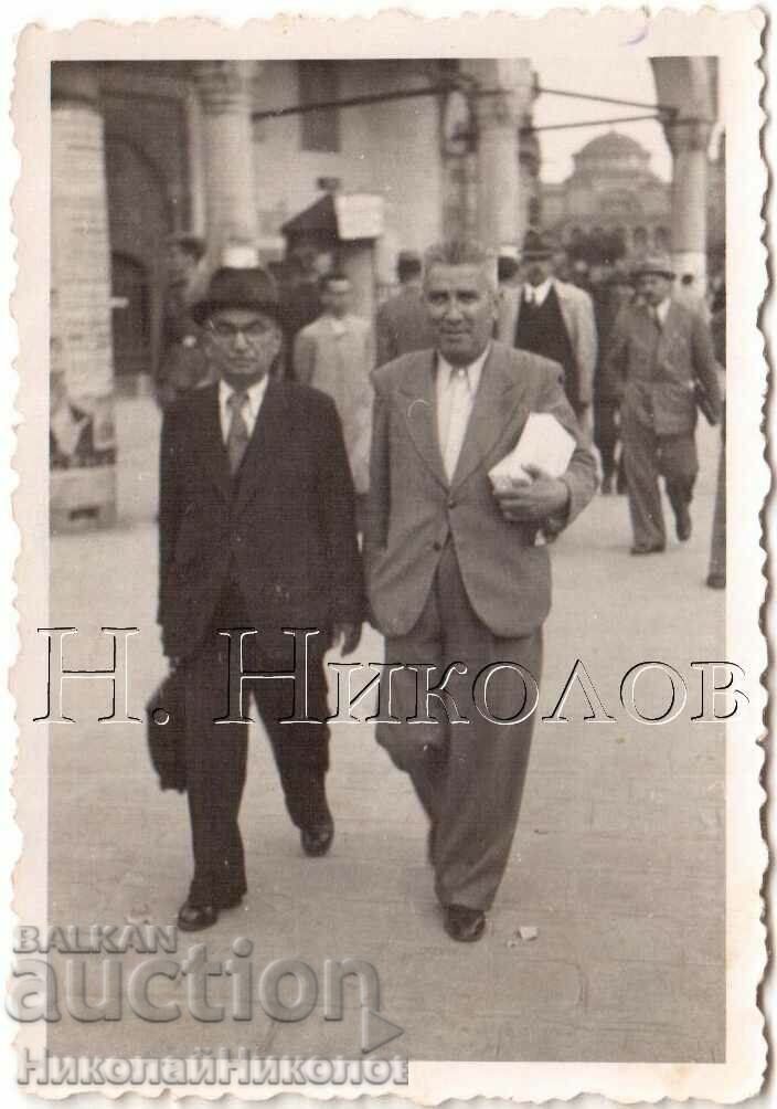 1942 MICĂ FOTO VECHE A SOFIEI ÎN FAȚA MOSCHEEI D152