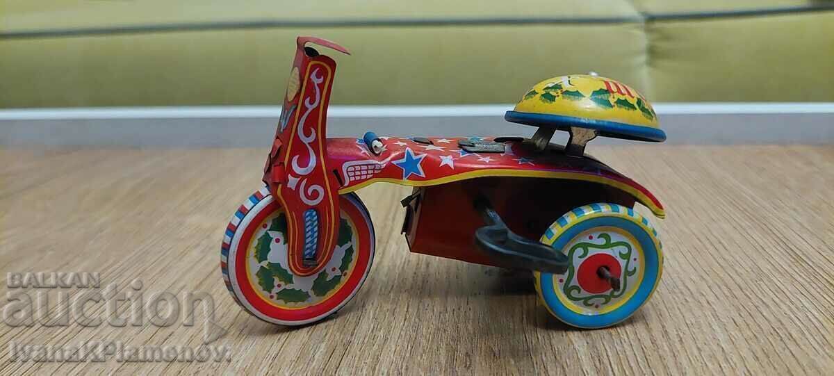 Jucărie din metal cu mecanism pentru colecționari Jucărie din metal cu mecanism pentru colecționari