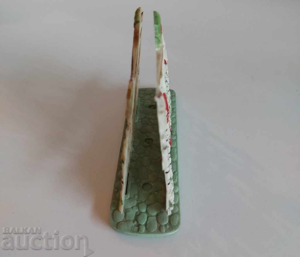 Auction . SOC ETHNO PLASTIC NAPKIN WEARING COLLECTION OF COINS Auction . SOC ETHNO PLASTIC NAPKIN WEARING COLLECTION OF COINS