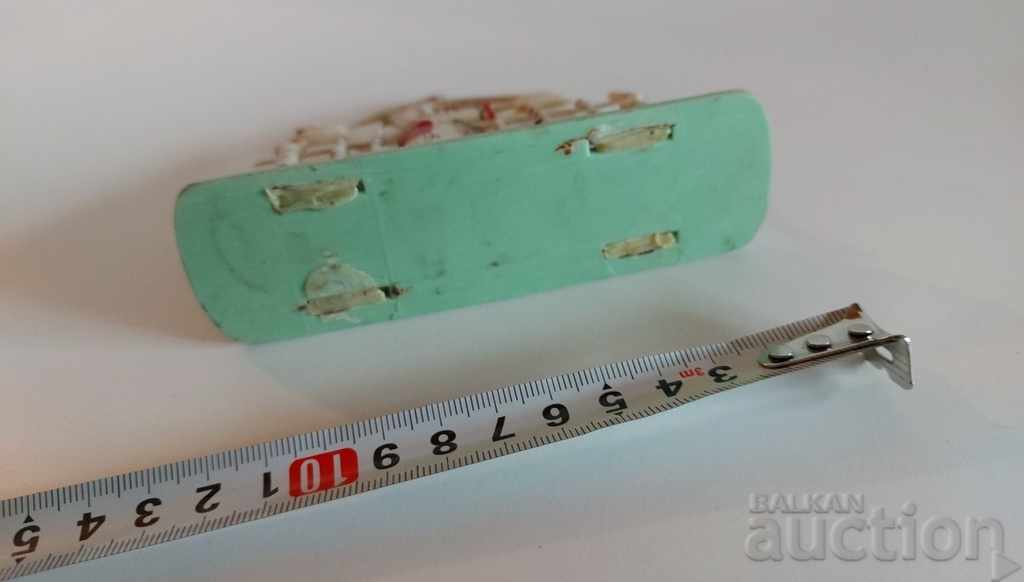 . SOC ETHNO PLASTIC NAPKIN WEARING COLLECTION OF COINS - 6 . SOC ETHNO PLASTIC NAPKIN WEARING COLLECTION OF COINS - 6