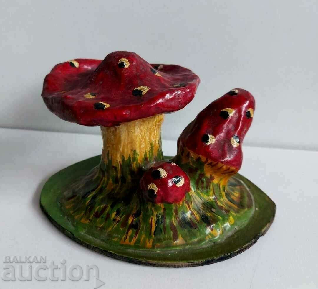 . OLD SOUVENIR MUSHROOMS WOODEN BASE FOR MUSHROOMS