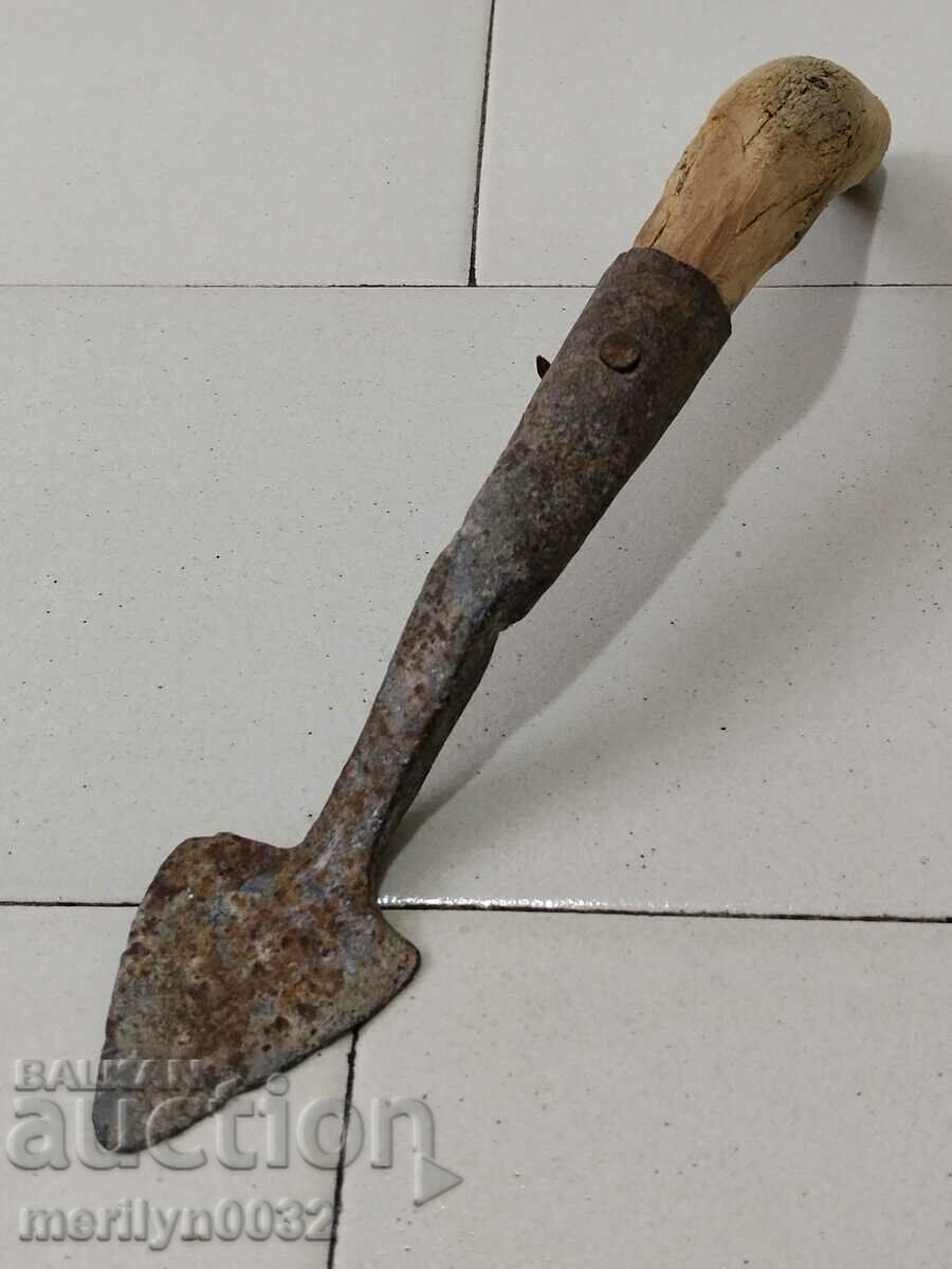 Auction Old forged iron primitive Auction Old forged iron primitive