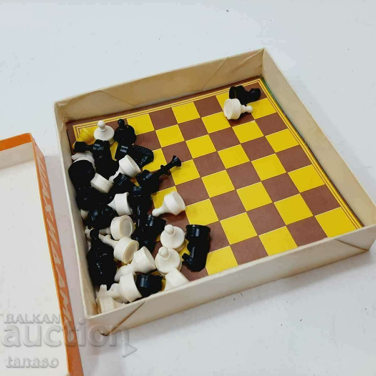 Δημοπρασία Παλιό παιχνίδι σκάκι και πούλι (16.1) Δημοπρασία Παλιό παιχνίδι σκάκι και πούλι (16.1)