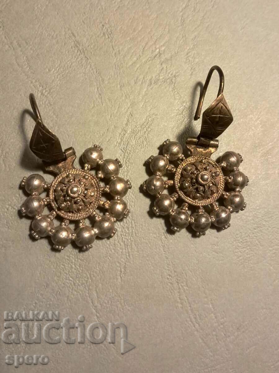 Αναγεννησιακά σκουλαρίκια - αρπαλιά με τιμή 490.00 BGN | € 250.53 Αναγεννησιακά σκουλαρίκια - αρπαλιά με τιμή 490.00 BGN | € 250.53