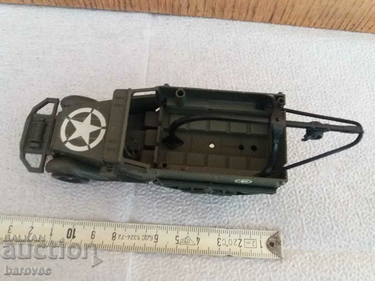 Auction Model of a military truck - France company SOLIDO Auction Model of a military truck - France company SOLIDO
