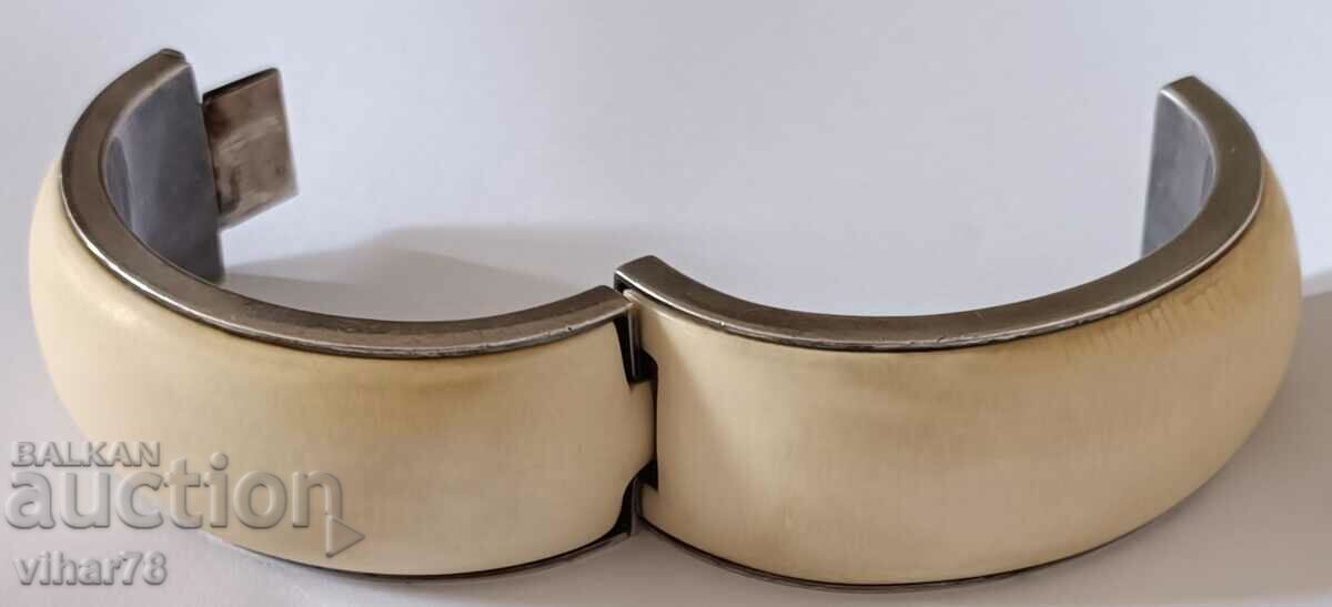 Silver bracelet with ivory with price € 537.99 | 1052.22 BGN