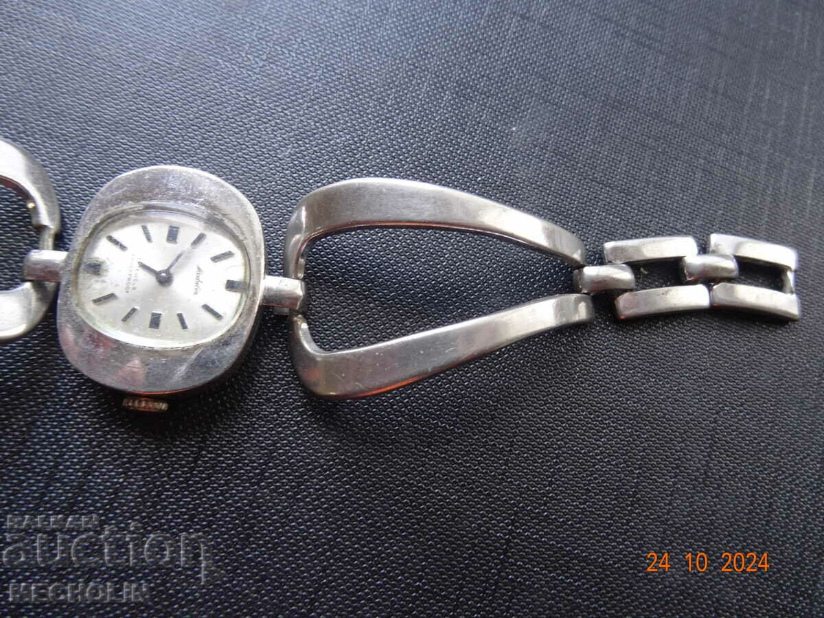 ШВЕЙЦАРСКИ ЧАСОВНИК MEDALIA с цена 11.00 лв. | € 5.62 ШВЕЙЦАРСКИ ЧАСОВНИК MEDALIA с цена 11.00 лв. | € 5.62