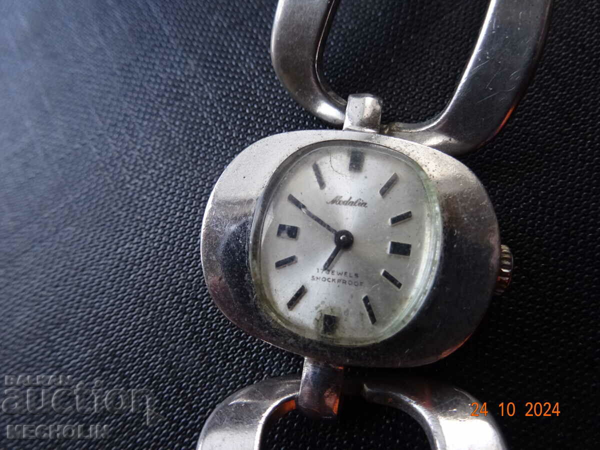 Доставка на ШВЕЙЦАРСКИ ЧАСОВНИК MEDALIA Доставка на ШВЕЙЦАРСКИ ЧАСОВНИК MEDALIA