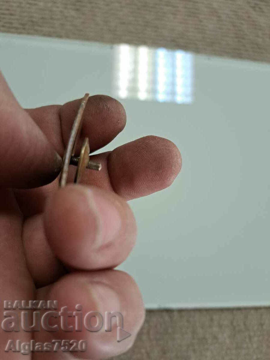 Емайлирана значка с винт с цена 20.00 лв. | € 10.23 Емайлирана значка с винт с цена 20.00 лв. | € 10.23