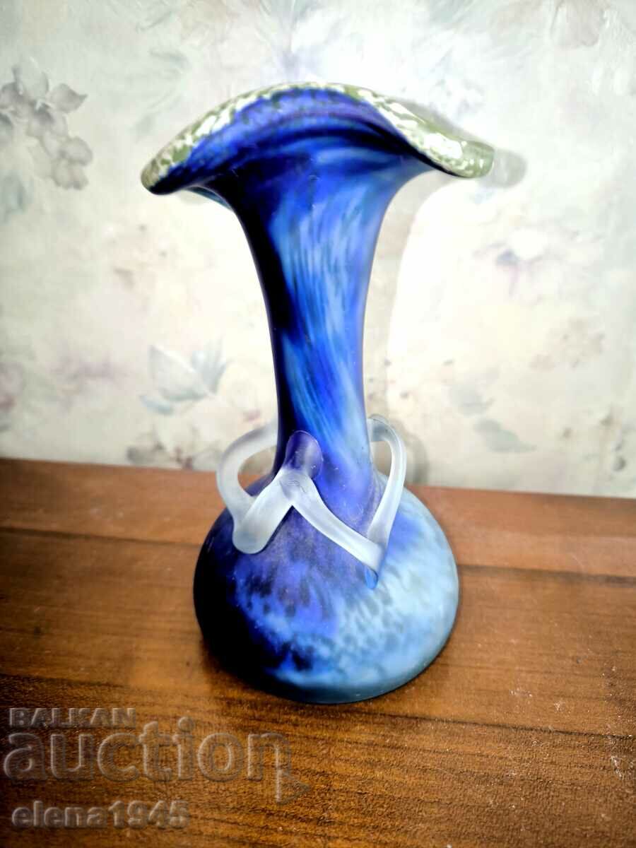 Delivery of Murano vase