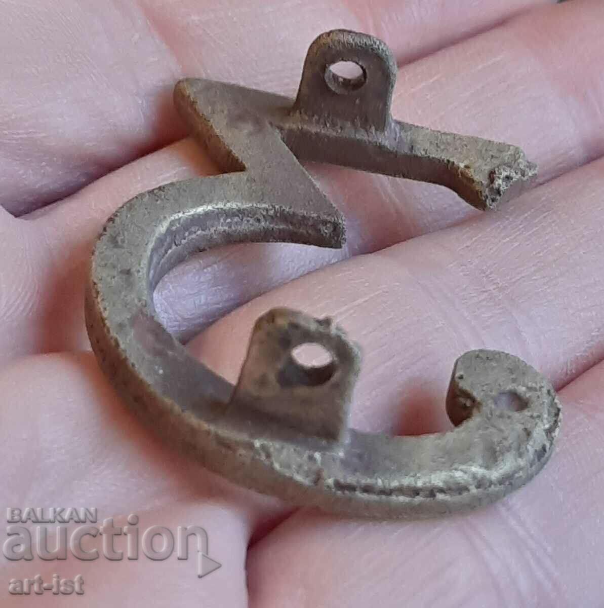 Antique bronze regimental badge. with price 60.00 BGN | € 30.68