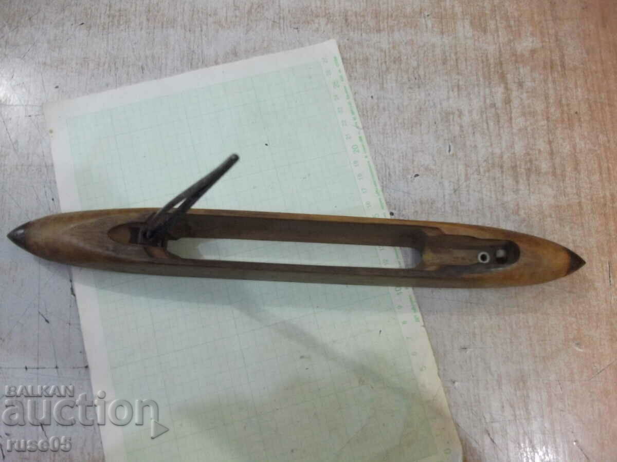 Old shuttle for a loom - 1 - 6 Old shuttle for a loom - 1 - 6