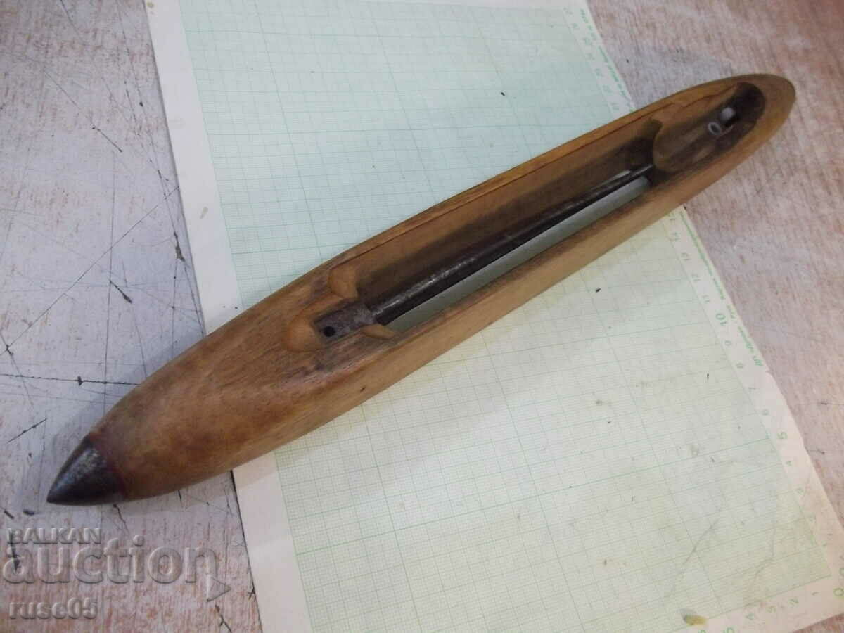 Old shuttle for a loom - 1 - 7 Old shuttle for a loom - 1 - 7