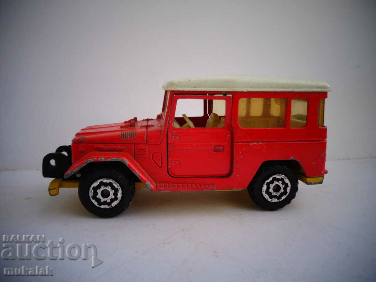 1/36 MAJORETTE TOYOTA  КОЛИЧКА  ИГРАЧКА МОДЕЛ