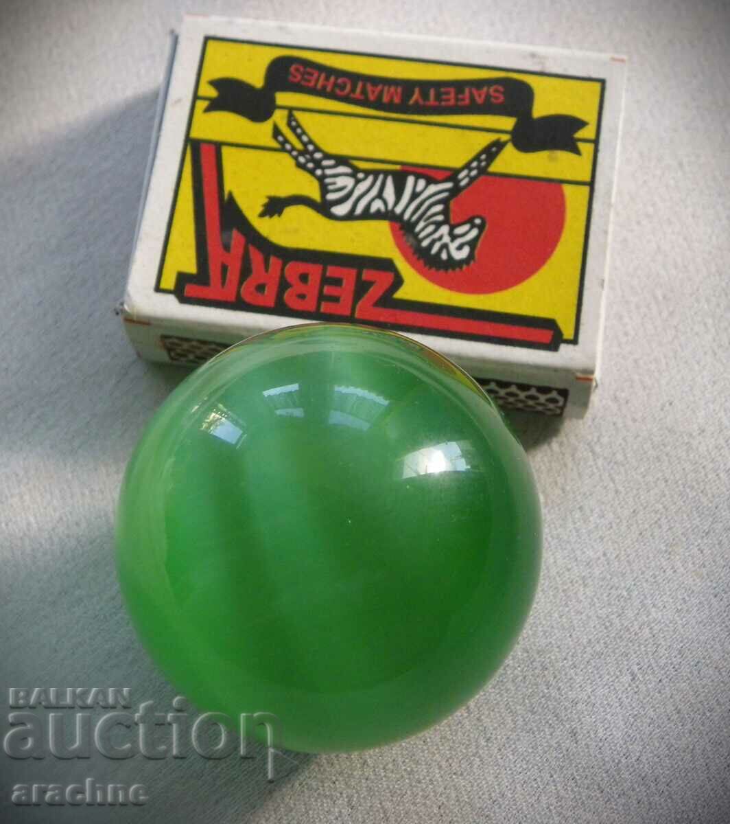 Auction "Cat's eye" - to soothe the eyes of tired business people Auction "Cat's eye" - to soothe the eyes of tired business people