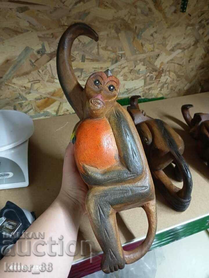 Auction Wooden monkeys Auction Wooden monkeys