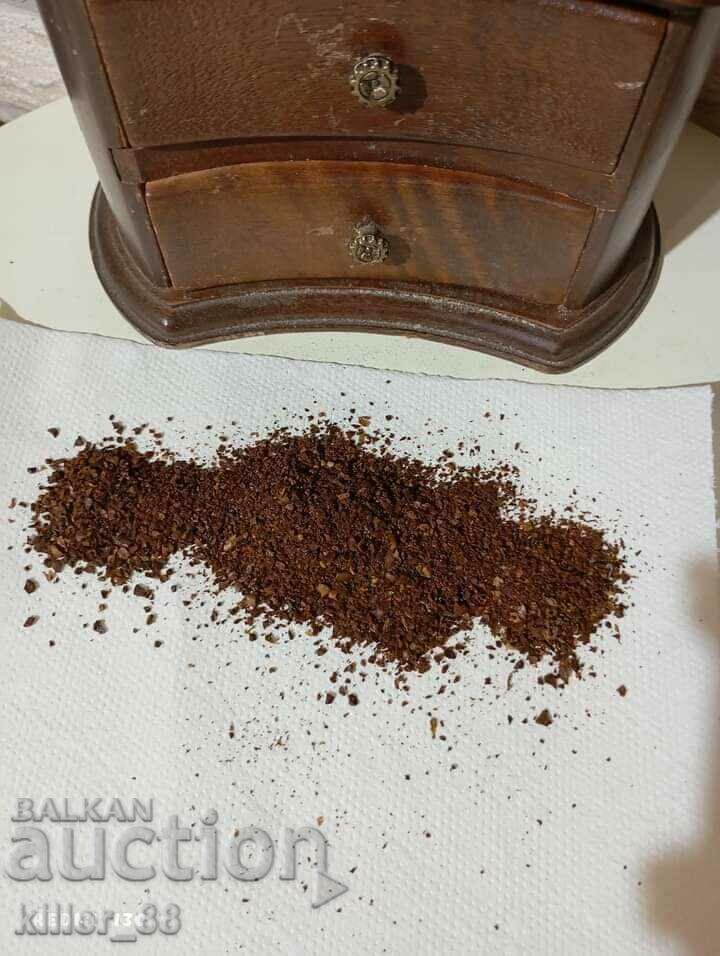 Мелничка за кафе с цена 100.00 лв. | € 51.13 Мелничка за кафе с цена 100.00 лв. | € 51.13